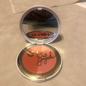 Gigi Gorgeous blush